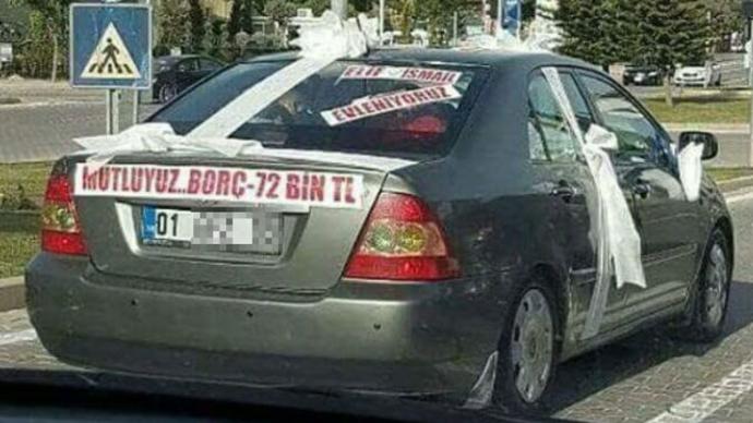 Mutluluğunu Gelin Arabalarına Yansıtan 12 Çılgın Damat