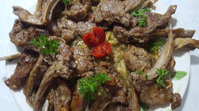 Köz Patlıcan Yatağında Parmak Kuzu Pirzola
