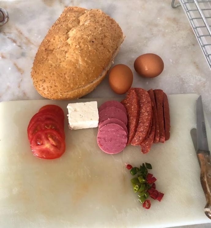 Farklı Bir Tost Arayanlara: Keçi Peynirli Tost Tarifi!