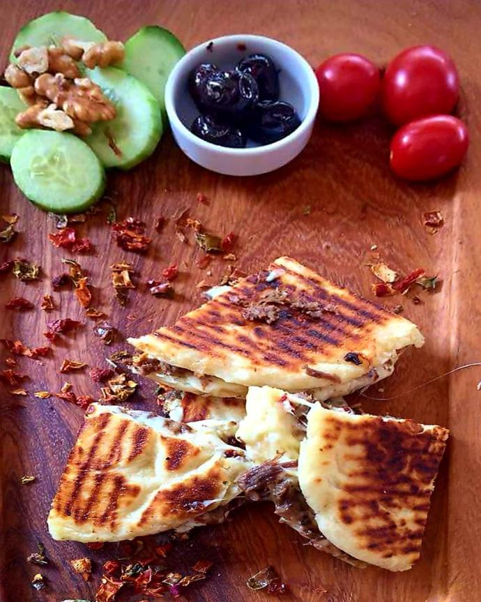 Farklı Bir Tost Arayanlara: Keçi Peynirli Tost Tarifi!