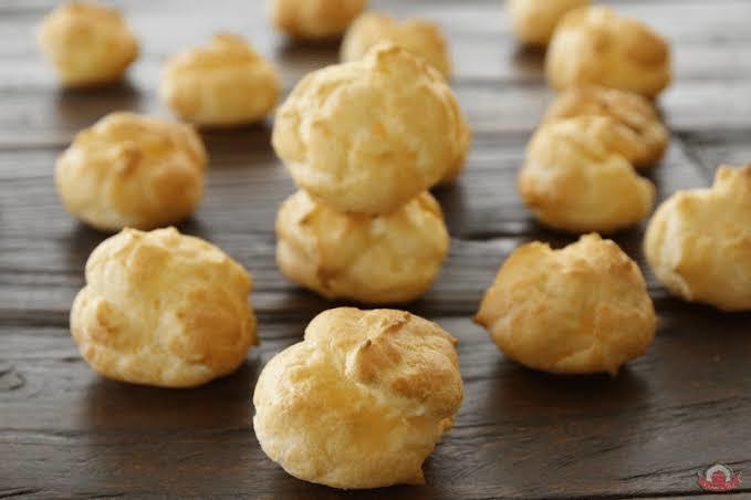 En Güzel Bayram Tatlısı: Çikolata Soslu Ve İçi Harika Kremalı Çıtır Profiterol! 😋