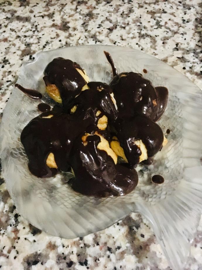 En Güzel Bayram Tatlısı: Çikolata Soslu Ve İçi Harika Kremalı Çıtır Profiterol! 😋
