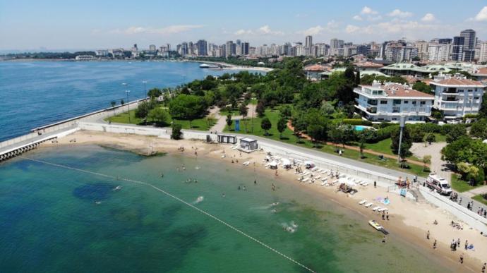 İstanbullular Bayramın İlk Gününde Caddebostan Plajına Büyük İlgi Gösterdi