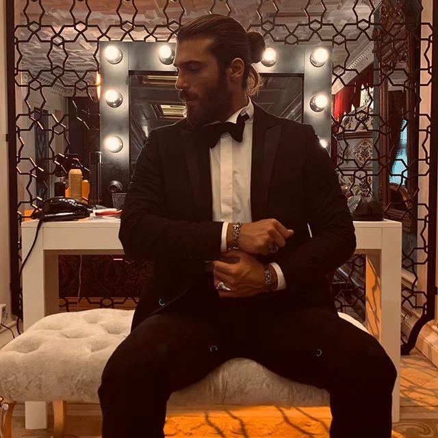 Can Yaman'dan Mangal Başında Baklava Şov!