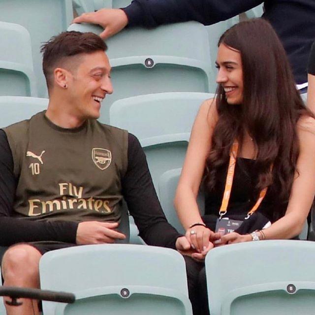 Dünyaca Ünlü Türk Futbolcu Mesut Özil Evlendi İşte Özel Görüntüler!