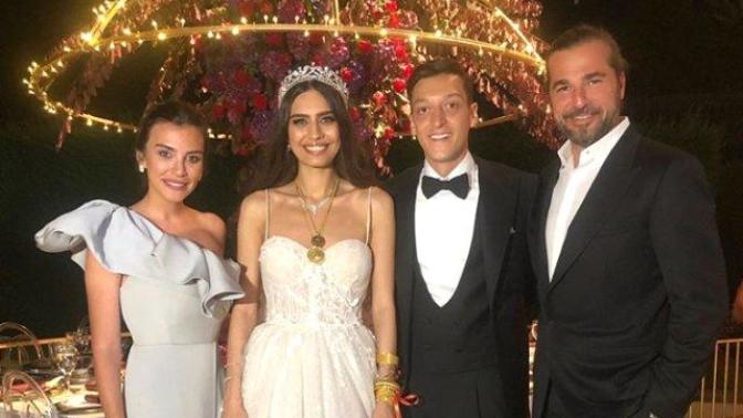 Dünyaca Ünlü Türk Futbolcu Mesut Özil Evlendi İşte Özel Görüntüler!