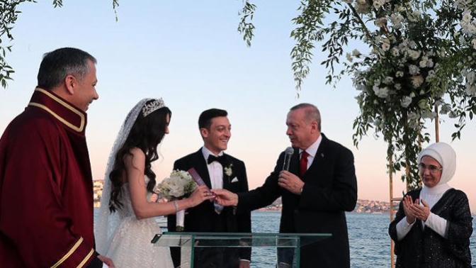 Mesut Özil ile Amine Gülşe Evlendi, Cumhurbaşkanı Erdoğan Nikah Şahidi Oldu
