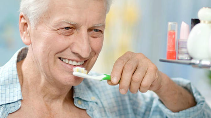 Diş Fırçalamak Alzheimer'ı Bile Önlemeye Yardımcı Oluyor