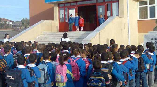 90'larda İlkokul Okumuş Olan Her Gencin Yaşadığı 7 Güzellik