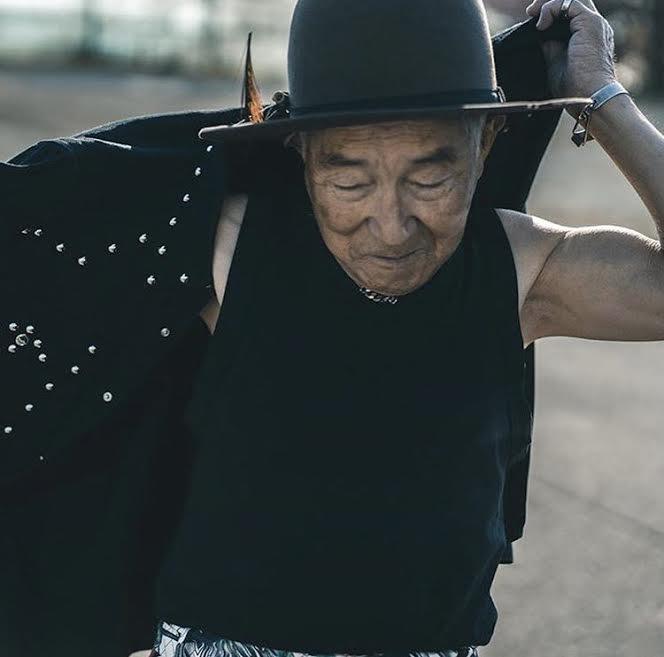 İyi Giyinmenin Yaşı Yok: Moda İkonu Tetsuya Dededen Stil İlhamı!