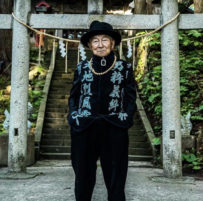 İyi Giyinmenin Yaşı Yok: Moda İkonu Tetsuya Dededen Stil İlhamı!
