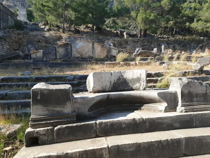 Eski yerleşim yerlerinden kalıntılar