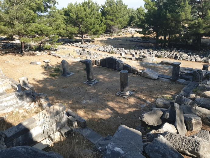 Eski yerleşim yerlerinden kalıntılar