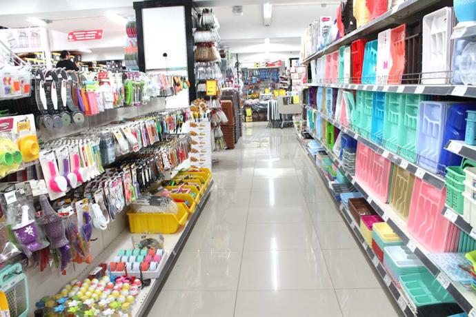 Günümüzde birçok ürünün hammaddesi, parçası, ambalajı olarak; petrol ürünleri, kağıt, cam vb. maddeler kullanılıyor.