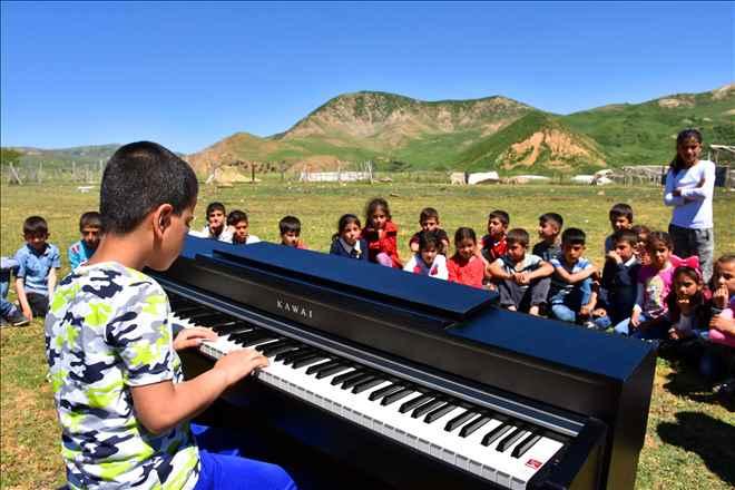 O Bir Mucize Çocuk: 30 Haziranda Fazıl Say ile Piyano Çalacak Olan Kusursuz Kulak Bager Çalışcı KizlarSoruyorda