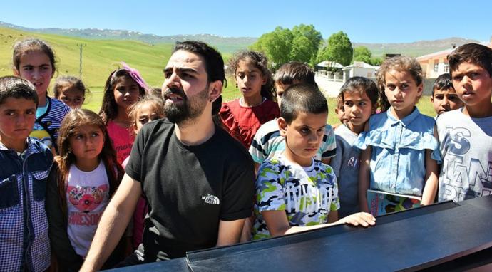 O Bir Mucize Çocuk: 30 Haziranda Fazıl Say ile Piyano Çalacak Olan Kusursuz Kulak Bager Çalışcı KizlarSoruyorda