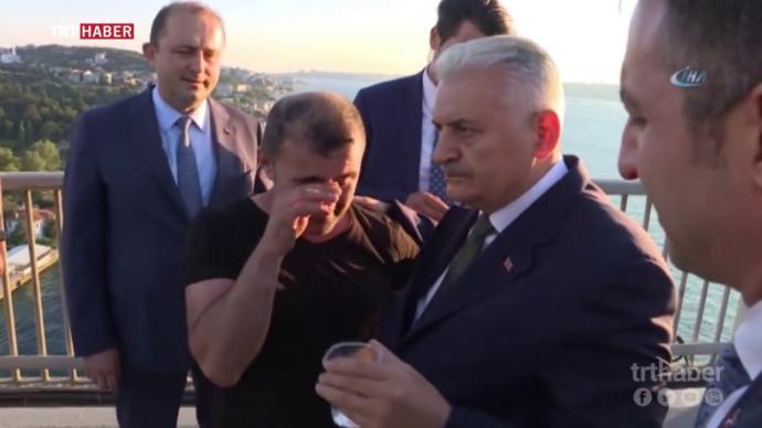 Binali Yıldırım'dan Kaza Yapan Motorcuya Jet Müdahale