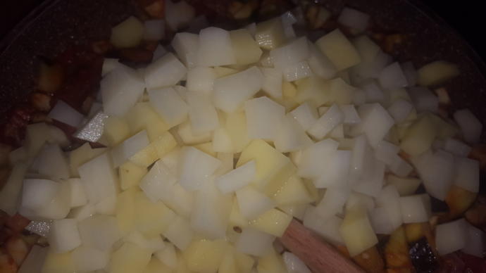 Biraz Patlıcan, Biraz Patates: Adana Tava Nasıl Yapılır?