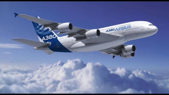 Airbus A380, dünyanın en büyük yolcu uçağı. Yakın tarihte, üretici firma artık onu üretmeyeceğini duyurdu.