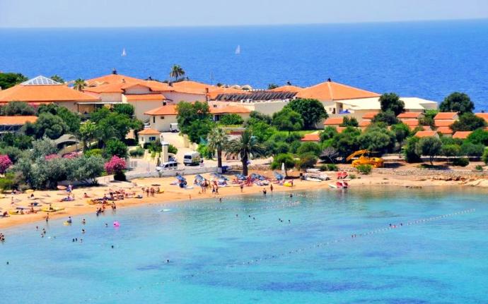 İzmir'de Deniz Keyfini Doyasıya Yaşayacağınız 5 Küçük İlçe ve Doğal Plajları!