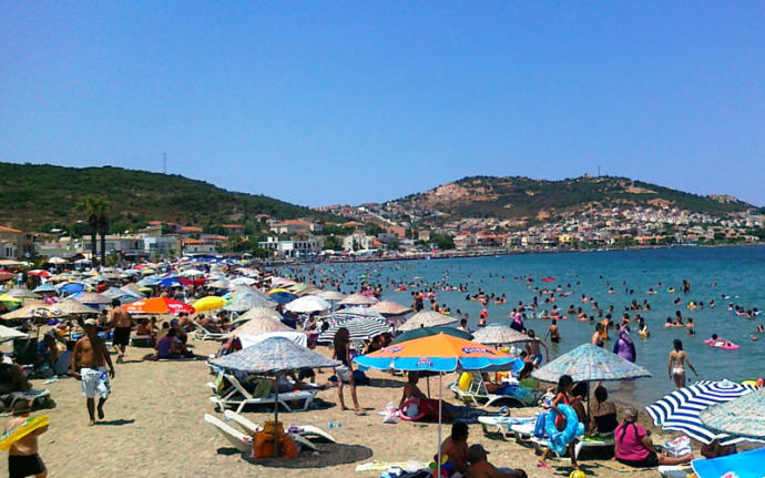 İzmir'de Deniz Keyfini Doyasıya Yaşayacağınız 5 Küçük İlçe ve Doğal Plajları!