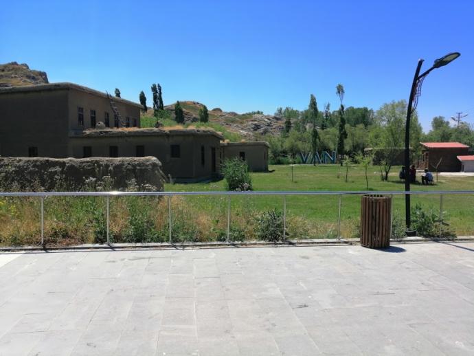 Tarihin Tüm Dokusunu Üzerinde Taşıyan Muazzam Van Evleri