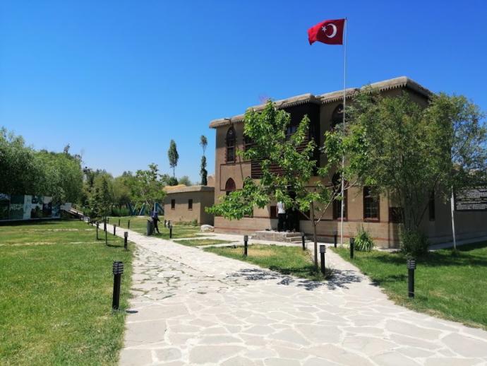 Tarihin Tüm Dokusunu Üzerinde Taşıyan Muazzam Van Evleri