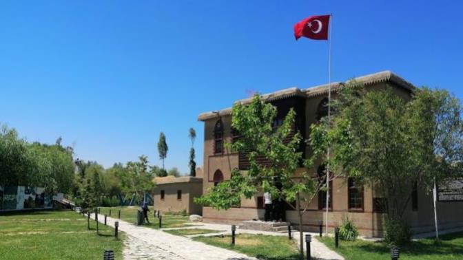 Tarihin Tüm Dokusunu Üzerinde Taşıyan Muazzam Van Evleri