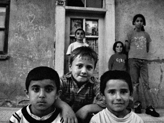 Sokaklarda Büyüyen Son Nesil; 90’lı Yıllarda Yaşayan Çocukların Hatıra Dolu Hikayesi