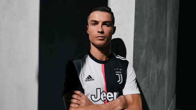 Futbolseverlerin Merakla Beklediği Birbirinden Şık Tasarımlarıyla: Türkiye ve Avrupa'nın Öne Çıkan 2019 - 2020 Sezonu Formaları!