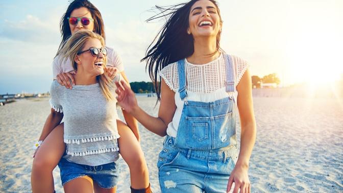 Kız Kıza Tatilin Keyfini Çıkaranlar El Kaldırsın! Özel Günlerimizde Bile Tatil Planlarına Ara Vermiyoruz