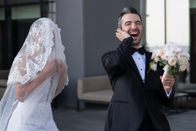 Yok Böyle Şaka! Damat, Erkek Gelini Görünce Gülme Krizine Girdi! (Video Haber)