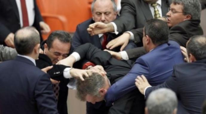 Kurallara Aykırı Paylaşımları Hangi Kategoride Şikayet Etmeliyiz?