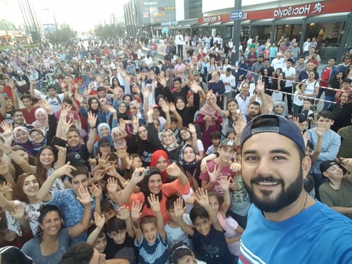 O Bir Ölü Yıkayıcı: O Ses Türkiye İkincisi Gassal Rapçi Resul Aydemir KizlarSoruyorda!
