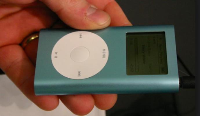Apple Tasarımcısı Jony Ive Apple’ı Bıraktı! İşte Bir Neslin Elinden Düşürmediği Efsane Tasarımları!
