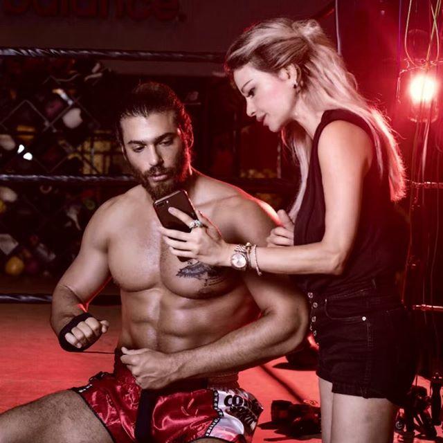 Can Yaman'ın Kasları Instagram'ı İkiye Böldü (Foto Galeri)