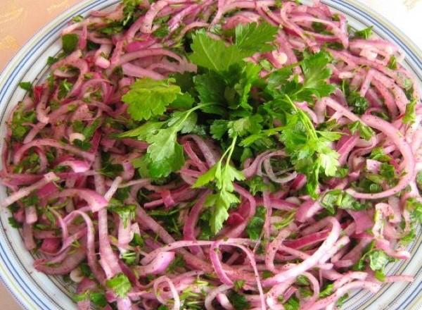 Soğan Yemeyi Kolaylaştıran Yöntem: Soğan Salatası