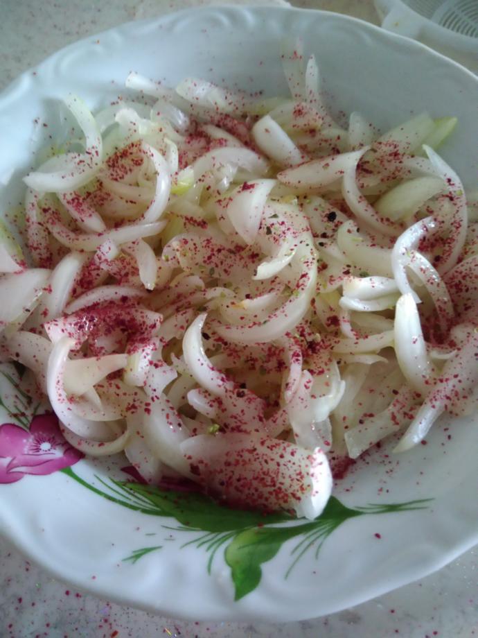 Soğan Yemeyi Kolaylaştıran Yöntem: Soğan Salatası