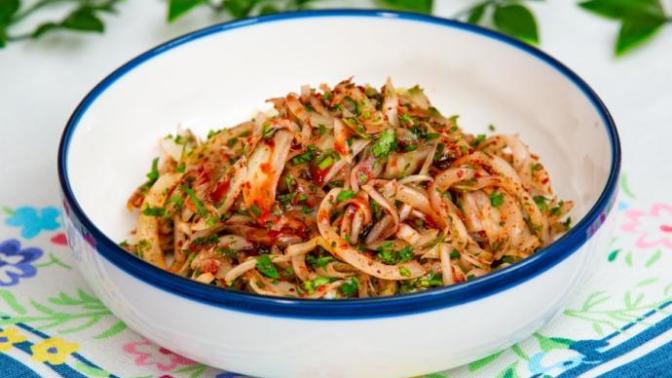 Soğan Yemeyi Kolaylaştıran Yöntem: Soğan Salatası