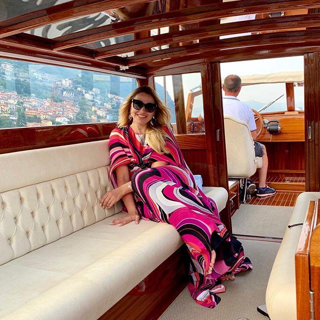 Hadise, Como Gölü'nde Tekne Gezintisi Yaparken