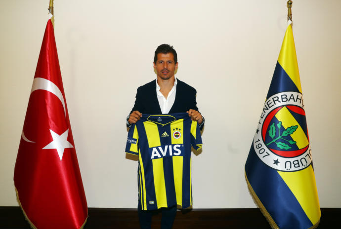 Emre Belözoğlu, Fenerbahçe ile 1 Yıllık Sözleşme İmzaladı