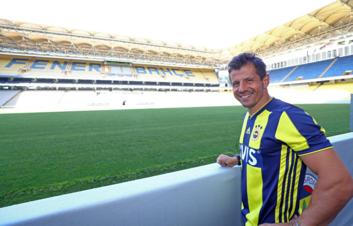 Emre Belözoğlu, Fenerbahçe ile 1 Yıllık Sözleşme İmzaladı