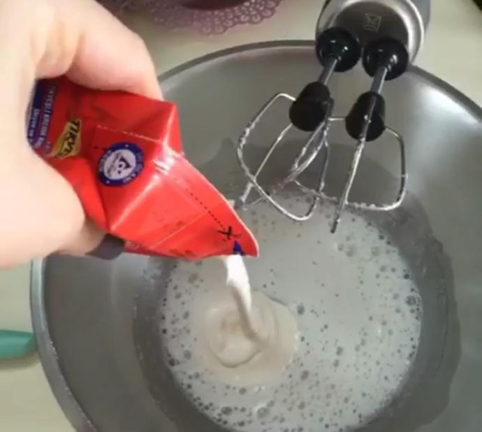 Sımsıcak Havalarda Mis Gibi Bir Tat: Çilekli Dondurma 🍧😍