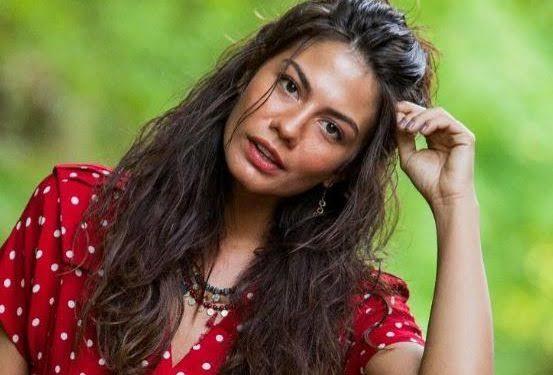 Dişlerine Güvenen Şöyle Gelsin! Fotoğraflarında Yarı Aralık Ağız Pozundan Vazgeçmeyen 6 Ünlü!