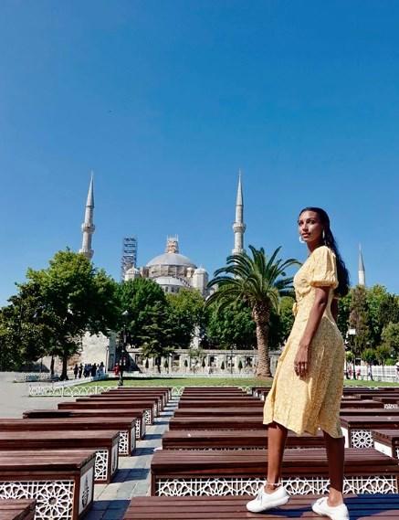 İstanbul'da Victoria's Secret Esintisi: İşte Elsa Hosk ve Jasmine Tookes'in Ufak Tatilinden Detaylar!