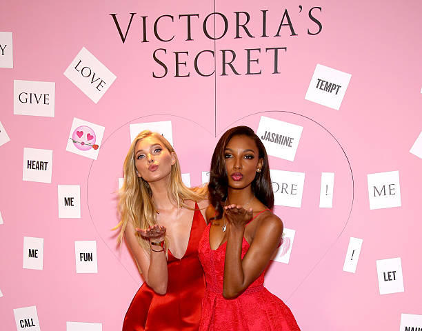 İstanbul'da Victoria's Secret Esintisi: İşte Elsa Hosk ve Jasmine Tookes'in Ufak Tatilinden Detaylar!