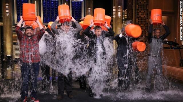 #Bottlecapchallenge Türkiye! Sosyal Medyayı Çalkalayan Akıma Katılmış En İyi Kapak Uçuran 7 Ünlü