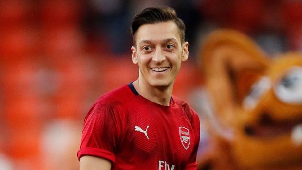 Mesut Arsenal - Arsenal