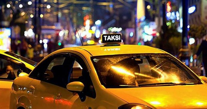 İstanbul'da Taksiye Binen Kadın, Kısa Mesafeye Gitmek İstemeyen Sürücü Tarafından Araçtan İndirilmek İstendi! (Video Haber)