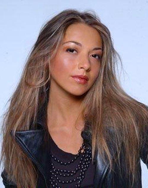 Ünlü Şarkıcı Hadise'nin Bu Kadar Eleştirilmesi Ve Sevilmemesinin Altında Yatan Bazı Şeyler